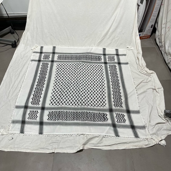 Houndstooth scarf, Keffiyeh, Arafat Hatta, cotton wide scarf with tassels, - Picture 8 of 10